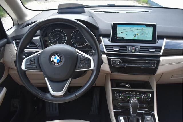 BMW 2-SERIE Active Tourer 218i High Executive | Head Up | Leder | Navi | Stoelverwarming