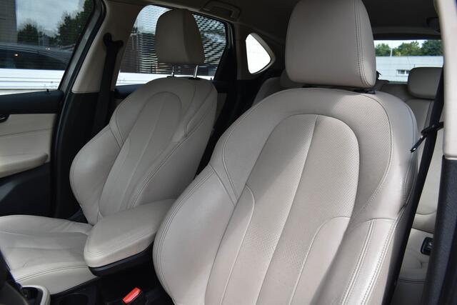 BMW 2-SERIE Active Tourer 218i High Executive | Head Up | Leder | Navi | Stoelverwarming