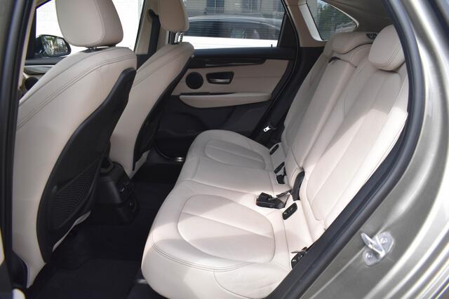 BMW 2-SERIE Active Tourer 218i High Executive | Head Up | Leder | Navi | Stoelverwarming