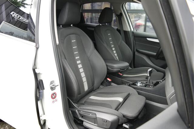 BMW 2-SERIE Active Tourer 218i Essential | NL-Auto | Cruise | Trekhaak | Navi