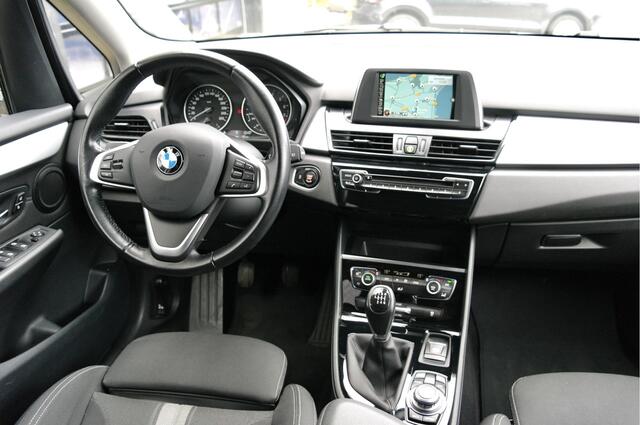BMW 2-SERIE Active Tourer 218i Essential | NL-Auto | Cruise | Trekhaak | Navi