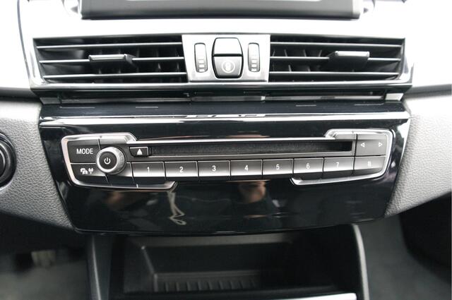 BMW 2-SERIE Active Tourer 218i Essential | NL-Auto | Cruise | Trekhaak | Navi