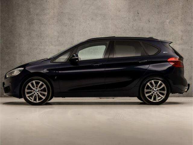BMW 2-SERIE Active Tourer 225xe iPerformance M Sport High Executive 225Pk Automaat (PANORAMADAK, GROOT NAVI, HEAD-UP DISPLAY, MEMORY SEATS, ADAPTIVE CRUISE, LEDER, HARMAN/KARDON, TREKHAAK, CAMERA, STOELVERWARMING, NIEUWSTAAT)