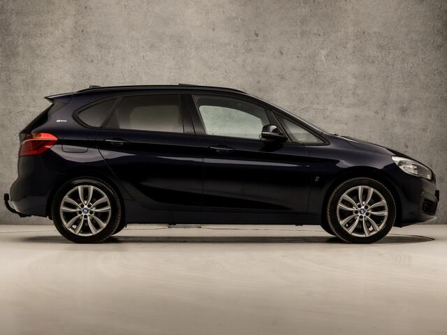 BMW 2-SERIE Active Tourer 225xe iPerformance M Sport High Executive 225Pk Automaat (PANORAMADAK, GROOT NAVI, HEAD-UP DISPLAY, MEMORY SEATS, ADAPTIVE CRUISE, LEDER, HARMAN/KARDON, TREKHAAK, CAMERA, STOELVERWARMING, NIEUWSTAAT)