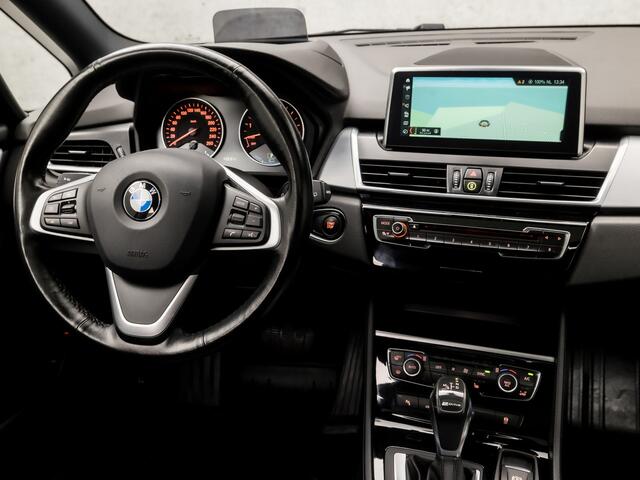 BMW 2-SERIE Active Tourer 225xe iPerformance M Sport High Executive 225Pk Automaat (PANORAMADAK, GROOT NAVI, HEAD-UP DISPLAY, MEMORY SEATS, ADAPTIVE CRUISE, LEDER, HARMAN/KARDON, TREKHAAK, CAMERA, STOELVERWARMING, NIEUWSTAAT)