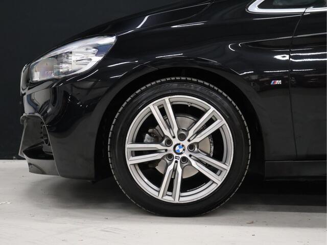 BMW 2-SERIE Active Tourer 218i Centennial High Executive M Pakket [HEAD-UP DISPLAY, CRUISE CONTROL, PDC ACHTER, SFEERVERLICHTING, STOELVERWARMING, BLUETOOTH, AIRCO, LED, NIEUWSTAAT]