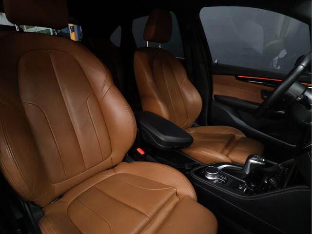 BMW 2-SERIE Active Tourer 218i Centennial High Executive M Pakket [HEAD-UP DISPLAY, CRUISE CONTROL, PDC ACHTER, SFEERVERLICHTING, STOELVERWARMING, BLUETOOTH, AIRCO, LED, NIEUWSTAAT]