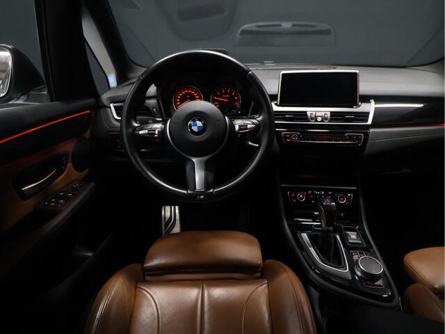 BMW 2-SERIE Active Tourer 218i Centennial High Executive M Pakket [HEAD-UP DISPLAY, CRUISE CONTROL, PDC ACHTER, SFEERVERLICHTING, STOELVERWARMING, BLUETOOTH, AIRCO, LED, NIEUWSTAAT]