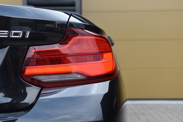 BMW 2-SERIE Cabrio 220i High Executive * M Sportpakket * Navigatie Professional * HIFI * Leder * Leder *