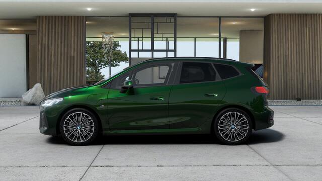 BMW 2-SERIE Active Tourer 225xe High Executive M Sport Automaat / Panoramadak / Sportstoelen / Adaptieve LED / M Adaptief onderstel / Comfort Access / Head-Up / Parking Assistant Plus / Stuurverwarming