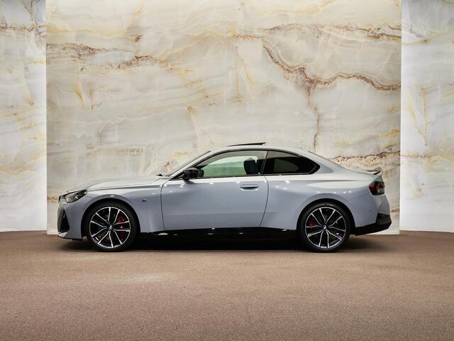 BMW 2-SERIE Coupé M240i xDrive, M Stoelen, 19", tr.haak, schuifdak, H/K, HUD, memory, privacy, NP110k
