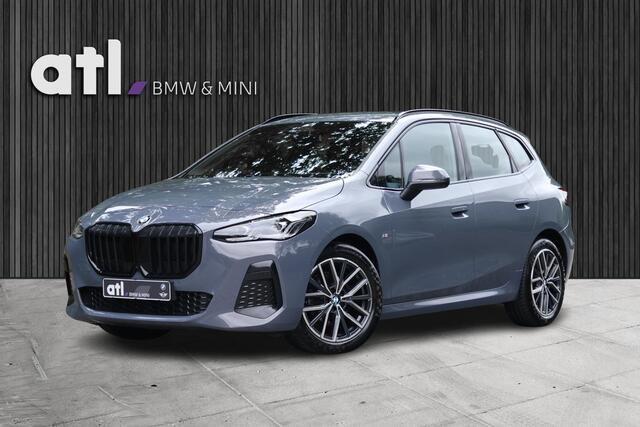 BMW 2-SERIE Active Tourer 218i M-Sportpakket, HUD, Adap cruise, Alcantara, 360 camera, Live Cockpit Plus, Grootlichtassistent, Shadowline hoogglans, Stoelverwarming vóór, Achterbank met verstelbare rugleuningen, etc.