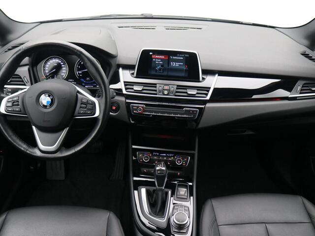 BMW 2-SERIE Active Tourer 225xe iPerformance High Executive / Trekhaak / Full LED / Cruise Control / Navigatie / Parkeersensoren Voor & Achter / LMV / Memory Bestuurdersstoel /