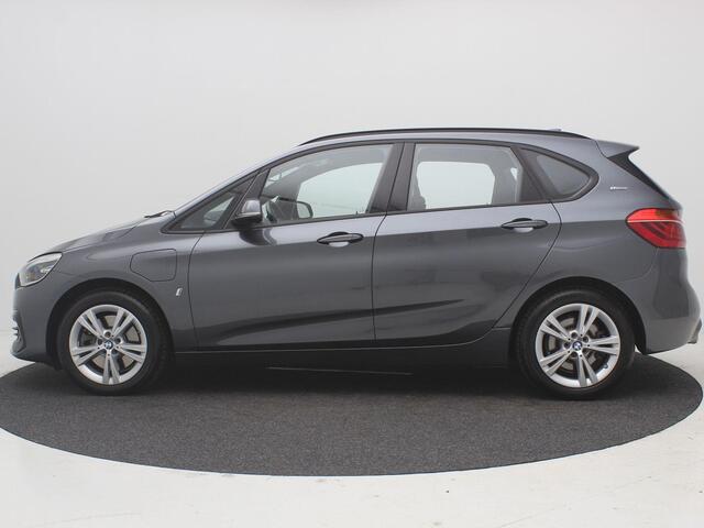 BMW 2-SERIE Active Tourer 225xe iPerformance High Executive / Trekhaak / Full LED / Cruise Control / Navigatie / Parkeersensoren Voor & Achter / LMV / Memory Bestuurdersstoel /