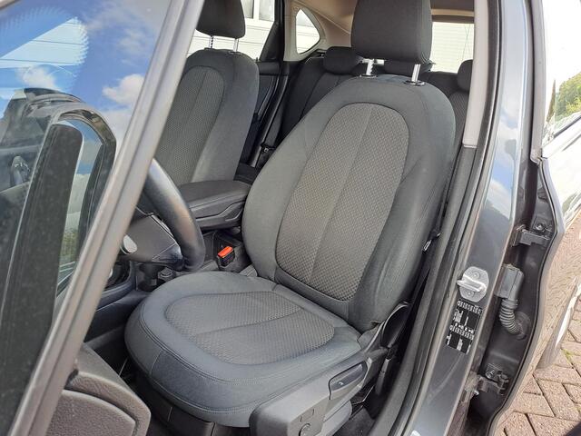 BMW 2-SERIE Active Tourer 218i Centennial High Executive Stoelverwarming, Cruis control, Navi, Automaat,