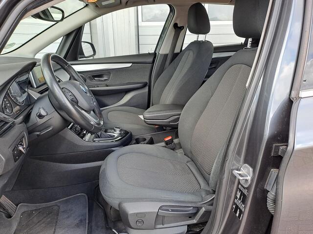 BMW 2-SERIE Active Tourer 218i Centennial High Executive Stoelverwarming, Cruis control, Navi, Automaat,