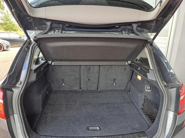 BMW 2-SERIE Active Tourer 218i Centennial High Executive Stoelverwarming, Cruis control, Navi, Automaat,