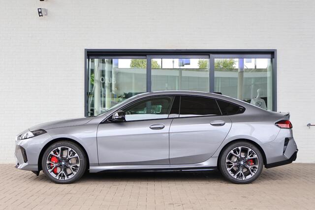 BMW 2-SERIE Gran Coupé 220 M Sport Design Edition | Voorstoelen Verwarmd | Stuurwiel Verwarmd | Achteruitrij Camera