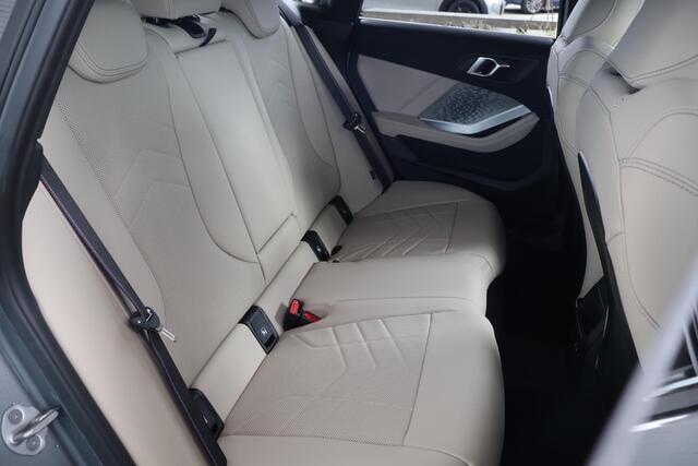 BMW 2-SERIE Gran Coupé 220 M Sport Design Edition | Voorstoelen Verwarmd | Stuurwiel Verwarmd | Achteruitrij Camera