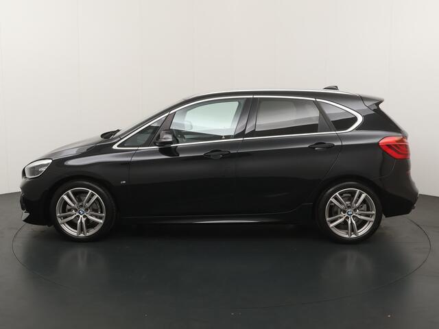 BMW 2-SERIE Active Tourer 218i Executive Edition | M Sport Edition | Automaat | Full LED | Afneembare trekhaak | AGR Stoelen | Elektrische achterklep | AR camera | Park. sens V+A | Head up display