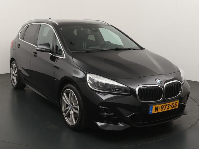 BMW 2-SERIE Active Tourer 218i Executive Edition | M Sport Edition | Automaat | Full LED | Afneembare trekhaak | AGR Stoelen | Elektrische achterklep | AR camera | Park. sens V+A | Head up display