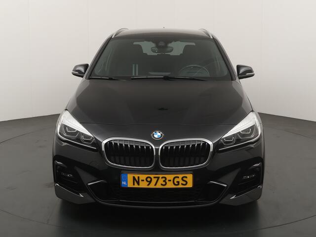 BMW 2-SERIE Active Tourer 218i Executive Edition | M Sport Edition | Automaat | Full LED | Afneembare trekhaak | AGR Stoelen | Elektrische achterklep | AR camera | Park. sens V+A | Head up display