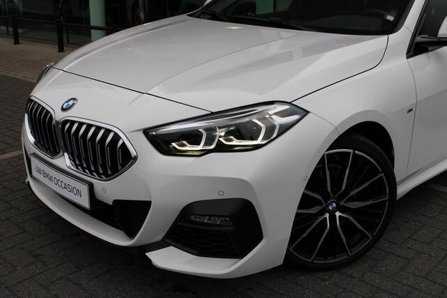 BMW 2-SERIE Gran Coupé 218i High Executive Automaat / Panoramadak / Sportstoelen / Achteruitrijcamera / Live Cockpit Professional / M Sportonderstel / Stoelverwarming