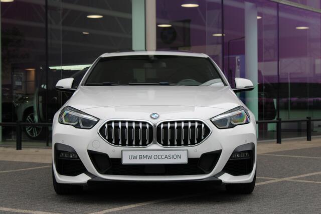 BMW 2-SERIE Gran Coupé 218i High Executive Automaat / Panoramadak / Sportstoelen / Achteruitrijcamera / Live Cockpit Professional / M Sportonderstel / Stoelverwarming