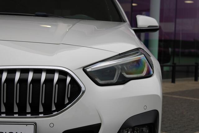BMW 2-SERIE Gran Coupé 218i High Executive Automaat / Panoramadak / Sportstoelen / Achteruitrijcamera / Live Cockpit Professional / M Sportonderstel / Stoelverwarming