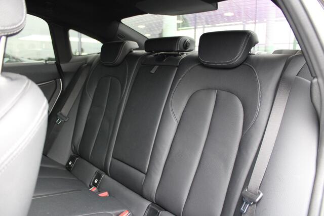 BMW 2-SERIE Gran Coupé 218i High Executive Automaat / Panoramadak / Sportstoelen / Achteruitrijcamera / Live Cockpit Professional / M Sportonderstel / Stoelverwarming