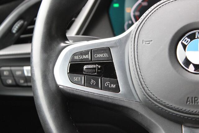 BMW 2-SERIE Gran Coupé 218i High Executive Automaat / Panoramadak / Sportstoelen / Achteruitrijcamera / Live Cockpit Professional / M Sportonderstel / Stoelverwarming