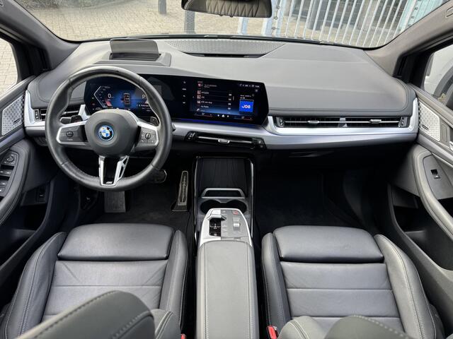 BMW 2-SERIE Active Tourer 225e xDrive M Sport Pano-Dak | Harman Kardon | HUD | Camera |