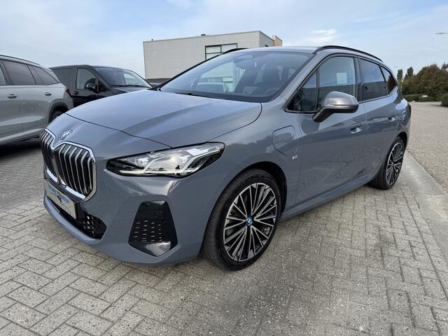 BMW 2-SERIE Active Tourer 225e xDrive M Sport Pano-Dak | Harman Kardon | HUD | Camera |