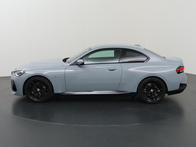 BMW 2-SERIE Coupé 218i | M-Sport | Live Dashboard Plus | Apple Carplay/Android Auto | NL auto | Cruise control adaptief | 19'' LMV | Stoelverwarming | Sportstoelen |