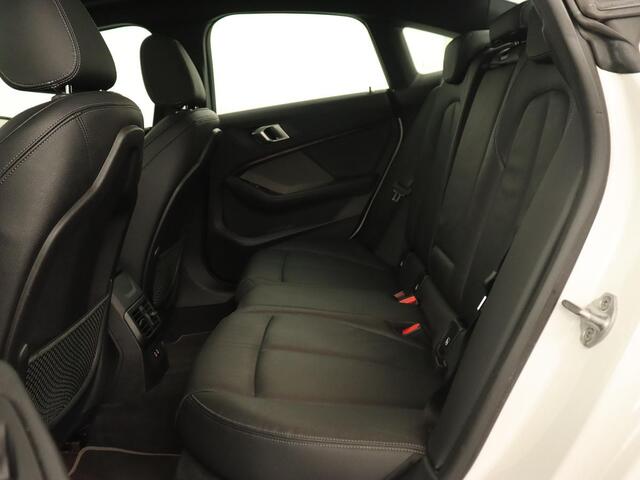 BMW 2-SERIE 218i High Executive | Panoramadak | Sport Line | Leder | Harman/Kardon | Adaptive cruise | Stuurverwarming | Carplay | Camera | Navigatie | Full LED | Park Assist | Sportstoelen | Live Cockpit