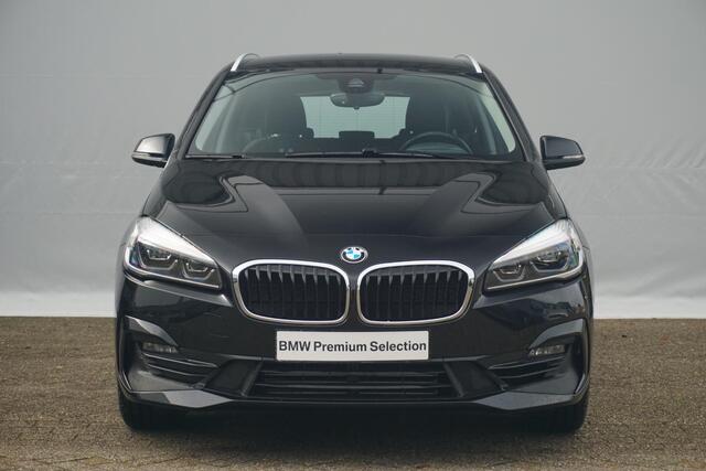 BMW 2-SERIE Active Tourer 218i Executive Sport Line 17'' / Trekhaak / Head-Up Display / PDC