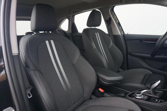 BMW 2-SERIE Active Tourer 218i Executive Sport Line 17'' / Trekhaak / Head-Up Display / PDC