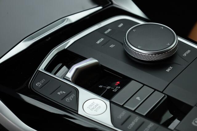 BMW 2-SERIE Coupé M240i xDrive 375pk | HUD | Camera | Stoel- Stuurverw. | H&K | Navi | Elek. Stoelen