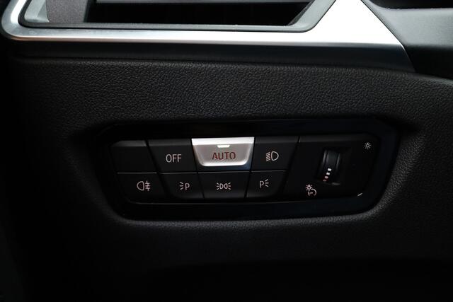 BMW 2-SERIE Coupé M240i xDrive 375pk | HUD | Camera | Stoel- Stuurverw. | H&K | Navi | Elek. Stoelen