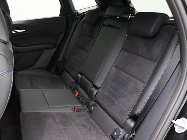 BMW 2-SERIE Active Tourer 218i M Sportpakket | Premium Pack | Stuurwielrand Verwarmd | Trekhaak | Driving Assistant | Parking Assistant | 18''