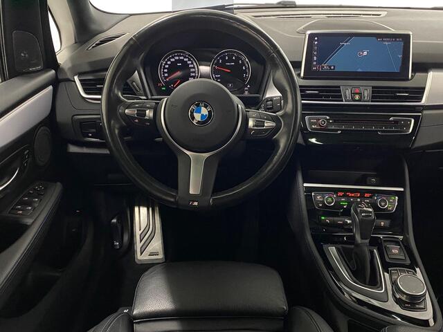 BMW 2-SERIE 225XE Active Tourer M-sport Shadowline Navigatie Panoramadak HarmanKardon Camera Drive-assist-plus Leer Apple Carplay Keyless 17inch