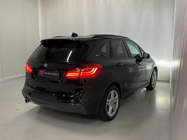 BMW 2-SERIE 225XE Active Tourer M-sport Shadowline Navigatie Panoramadak HarmanKardon Camera Drive-assist-plus Leer Apple Carplay Keyless 17inch