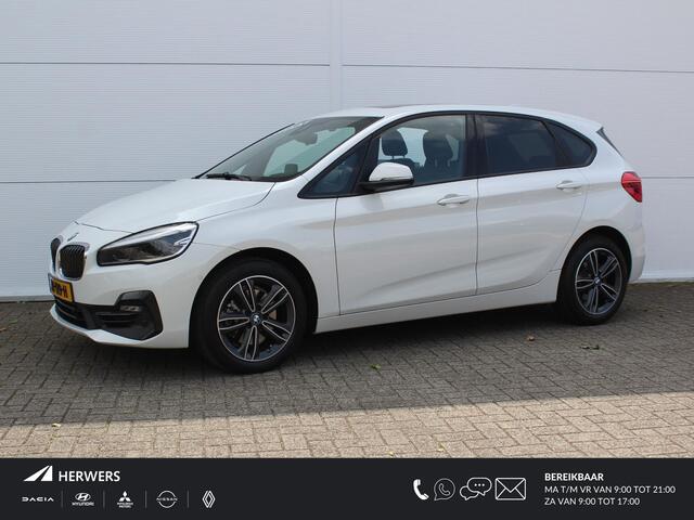 BMW 2-SERIE Active Tourer 220i High Executive Edition AUTOMAAT / Trek gw 1500 / Lederen Bekleding / Navigatie / Elektrisch Schuif-/Kanteldak / Elektrisch Bedienbare Achterklep / Head-Up Display /