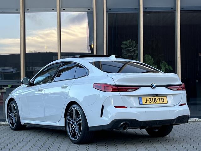 BMW 2-SERIE 218i High Executive | Pano | Trekhaak | Adaptief |