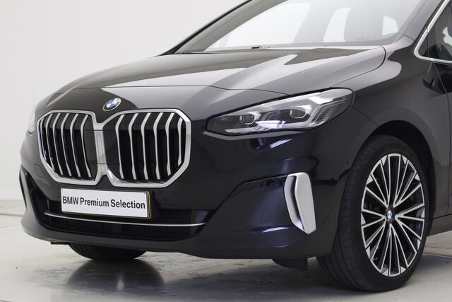 BMW 2-SERIE Active Tourer 218i Luxury Line | 19" | Camera | Elek. Verst. Stoelen | Trekhaak | Panorama