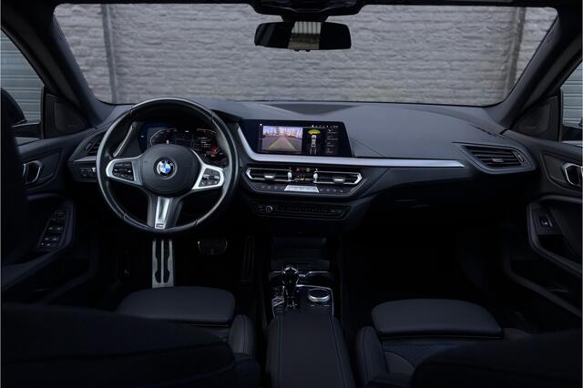 BMW 2-SERIE Gran Coupé 218i M-Sport | Panodak | Camera | Adaptive Cruise | Comfort Access