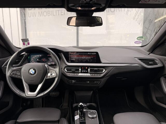 BMW 2-SERIE 220i Business Edition Plus | Leer | Navi | Carplay