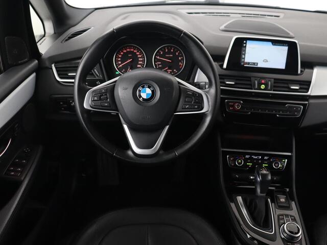 BMW 2-SERIE Active Tourer 218i High Executive | Leder | Stoelverwarming | Harman/Kardon | Trekhaak | Navigatie | Full LED | Climate control | Parkeerhulp | Cruise control