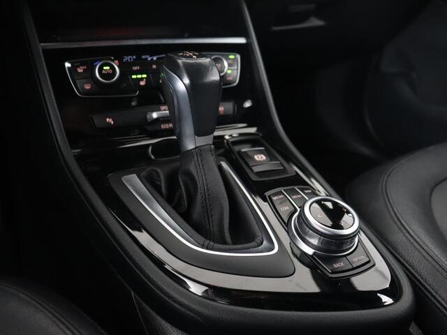 BMW 2-SERIE Active Tourer 218i High Executive | Leder | Stoelverwarming | Harman/Kardon | Trekhaak | Navigatie | Full LED | Climate control | Parkeerhulp | Cruise control