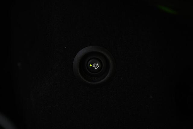 BMW 2-SERIE Active Tourer 225e xDrive Automaat / Sportstoelen / Trekhaak / Achteruitrijcamera / Comfort Access / Adaptieve LED / Stoelverwarming